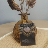 Stenen pocket hug hartjes